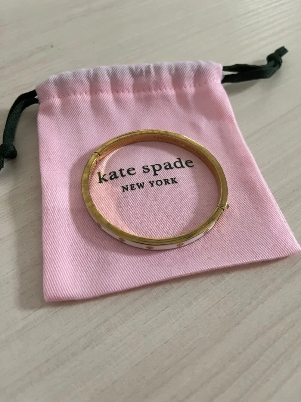 Kate Spade Spot the Spade Hinged Bangle White - Picture 5 of 5